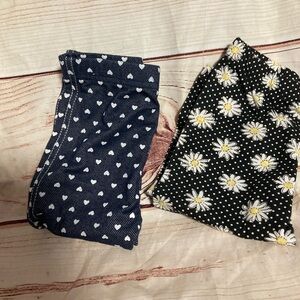 2 pair of girls leggings 24M/2T-Daisies and hearts